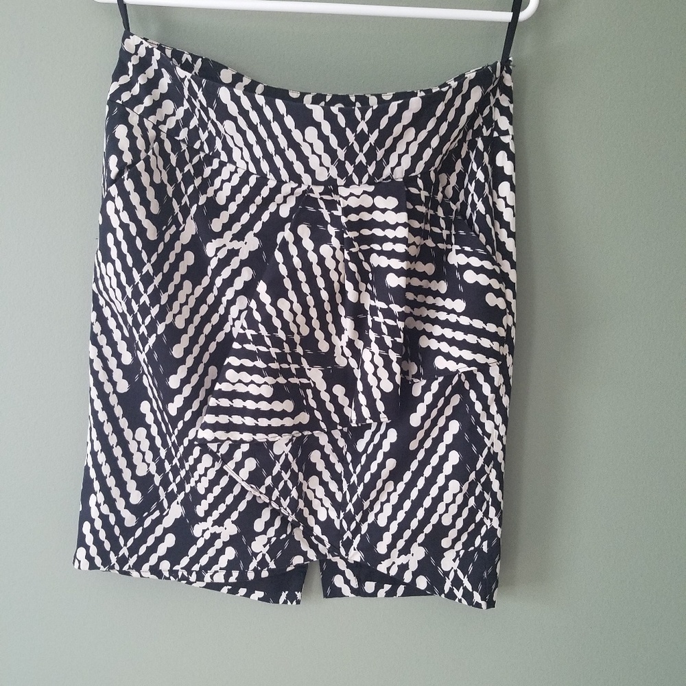 Limited skirt